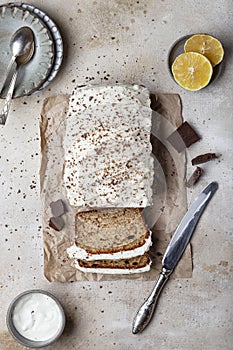 Whole grain spelt flour cake with cream