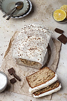 Whole grain spelt flour cake with cream