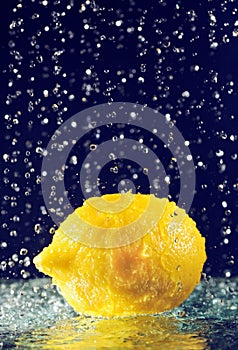 Whole lemon with stopped motion water