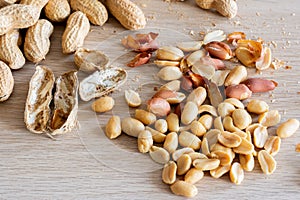 Whole peanuts and shelled peanuts