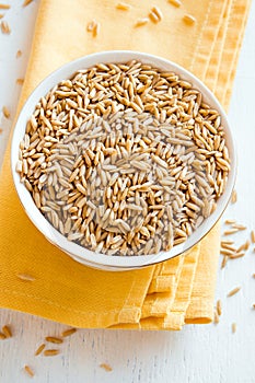 Whole raw oats seeds