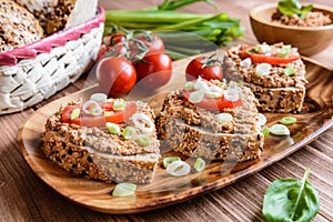 Whole wheat bread with fish spread, tomato and onion