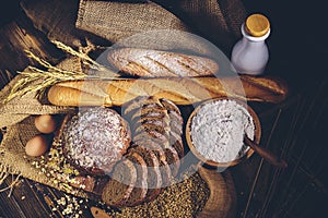 Whole wheat bread and home cooking ingredients that are healthy and nutritious