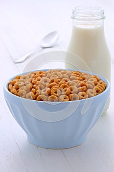 Whole wheat cereal loops