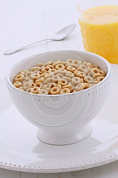 Whole wheat cereal loops