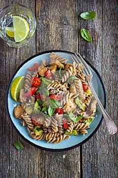 Whole wheat pasta with chicken and vegetables