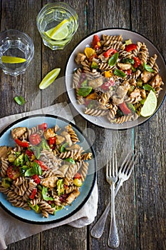 Whole wheat pasta with chicken and vegetables