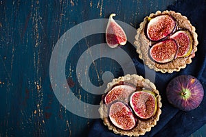 Whole wheat tarts with chocolate frangipane and figs