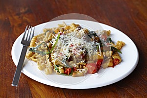 Wholegrain pasta with spinach and cheese