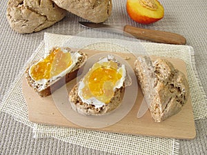 Wholemeal rolls with fruit jam