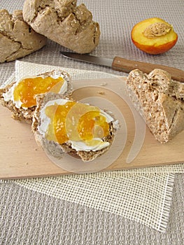 Wholemeal rolls with fruit jam