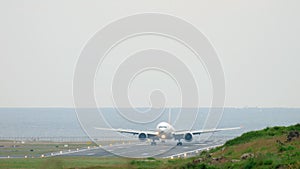 Widebody aircraft landing