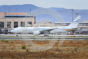 Widebody airliner taxiing photo