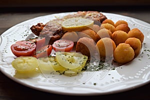 Wiener schnitzel with potato croquettes and lemon freshened