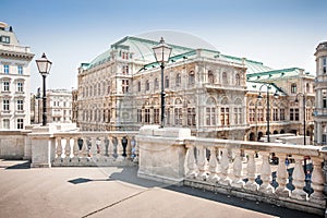 Wiener Staatsoper (Vienna State Opera) in Vienna, Austria photo