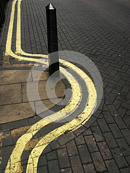 Wiggly double yellow lines