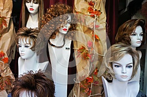 Wigs on manikin heads photo