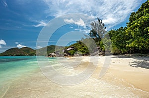 Wild beach Takamaka - Baie Saint Anne Praslin, Seychelles