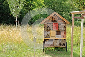 Wild bee and insect shelter hotel
