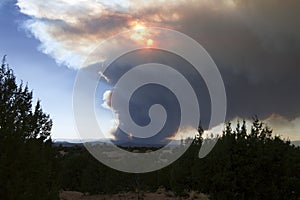 Wildfire threatens Los Alamos, New Mexico