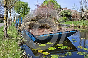 Willow twigs on a pontoon in Reeuwijk