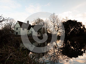 Willy lott`s cottage flatford mill east bergholt dedham autumn-w