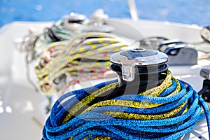 Winch with colourful yellow-blue rope
