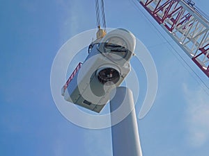 Wind turbine erection at sea