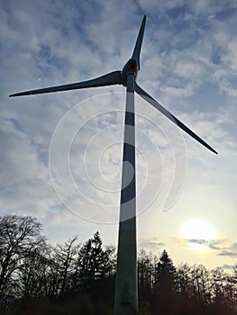 Windkraftanlage in der Abendsonnenlandschaft photo