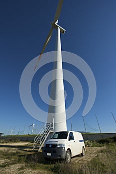 Wind turbine maintenance car