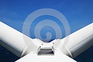 Wind turbine in V position