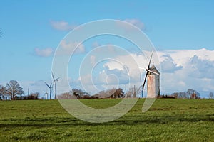 Wind turbine and wind mill