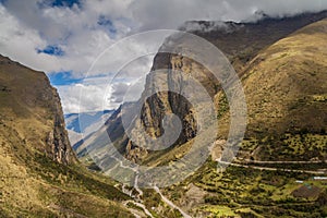 Winding road from Olllantaytambo to Quillabamba