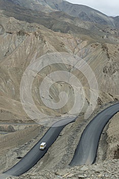 Winding roads at Beautiful Fotu La Pass on Srinagar Leh Highway