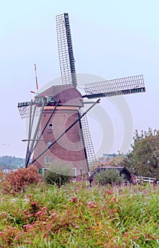 Windmill in Kinderdijk in vertical