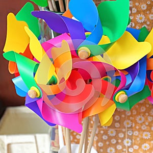 Windmill rainbow spinner
