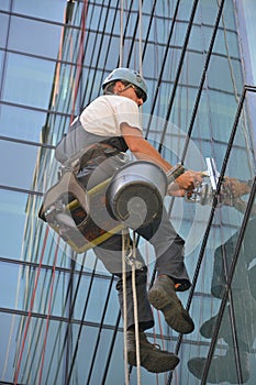 Window cleaners on office building, photo taken 20.05.2014