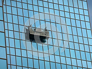 Window cleaning suspended platform photo