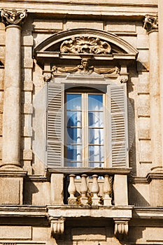 Window details of Palazzo Maffei, Verona