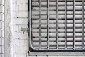 Window grid on an outside window