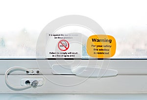 Window no smoking warning sticker