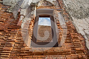 Window of ruin temple, Wat Yai Chom Prasat - Samut Sakhon, Thailand