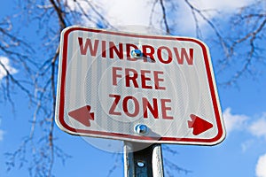 Windrow free zone sign in the city