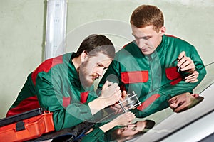 Windscreen repairman workers
