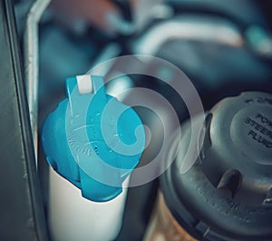 Windshield washer fluid reservoir cap