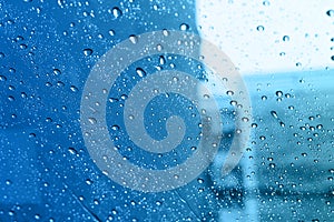 Windshield water drop mirror in the city.