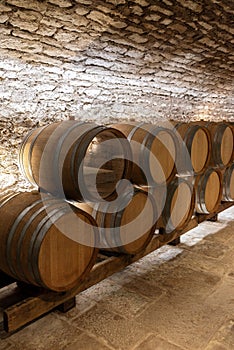 wine aging in oak barrels