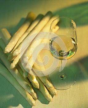 Wine with asparagus