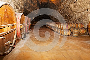 Vino barriles en bodegas de vino Francia 