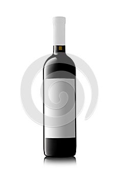 Červené víno fľaša biely štítok na bielom 